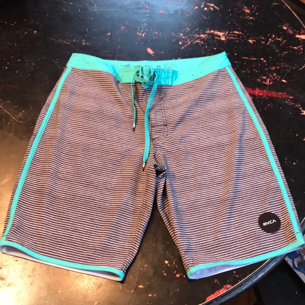 Men’s board shorts